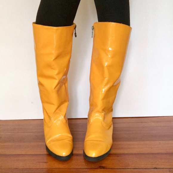 Vintage Yellow Rain Boots Fuzzy Lining 